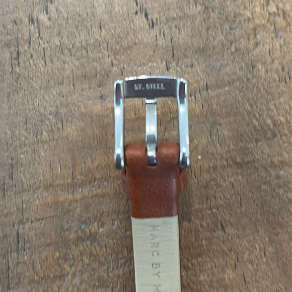 Marc By Marc Jacob’s watch with Leather band - Picture 7 of 7